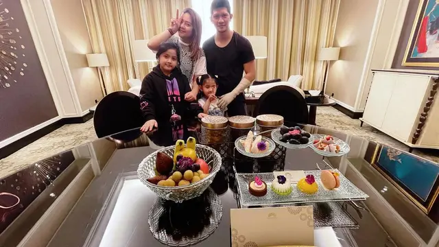 Staycation Audy Item bersama keluarga kecilnya (Instagram/audyitem)