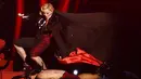 Madonna kenakan jubah menjuntai untuk mendukung penampilannya