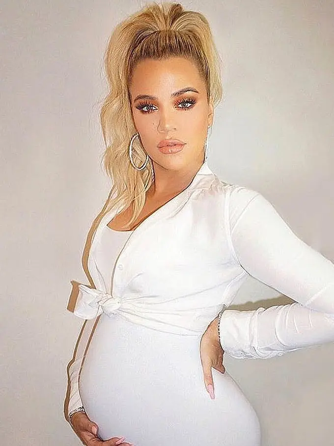 [Bintang] Khloe Kardashian