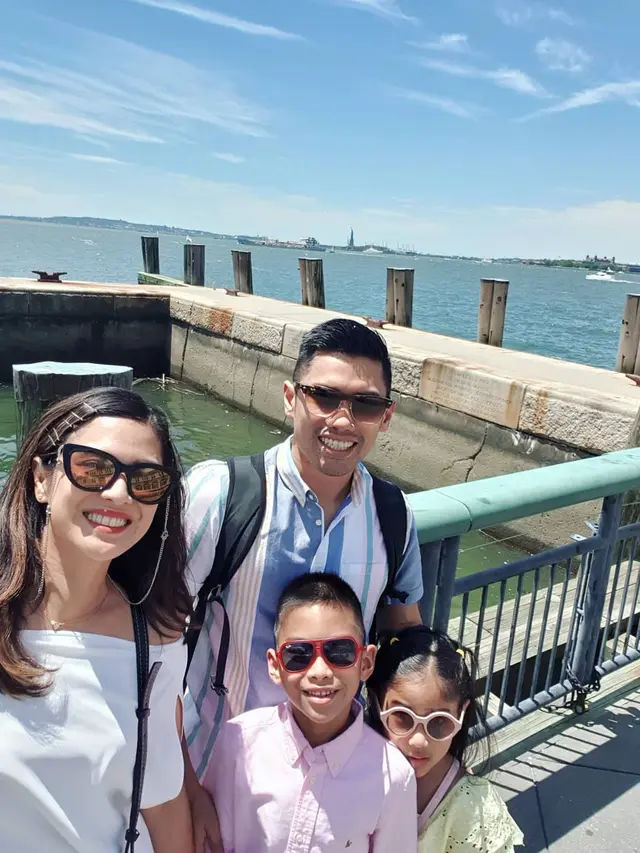 Dian Sastro dan keluarga/Instagram @therealdisastr
