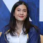 Dian Sastrowardoyo sempat dicap sombong karena reaksi Dian Sastro yang kaget dan bergidik saat tangannya dipegang oleh seorang fans yang ingin berfoto. Menanggapi hal tersebut, Dian Sastro pun mengatakan kaget atas aksi dari fansnya. (Sumber: Kapanlagi.com/Daniel Kampua)