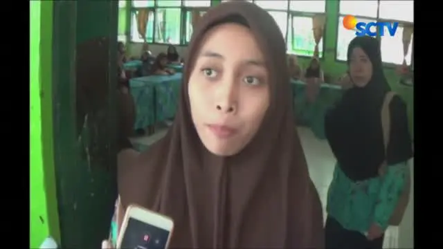 Merasa kesal dibangunkan saat tidur di dalam kelaas, siswa di SMA Negeri 1 Torjun, Jawa Timur, pukul gurunya hingga tewas.