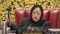 Ketua DPRI RI Puan Maharani mengetuk pengesahan RUU Kesehatan menjadi Undang-Undang. (Tangkapan Layar Youtube DPR RI)