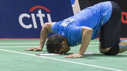 Ukun Rukendi pebulutangkis Indonesia meraih medali perak setelah gagal mengalahkan Bhagat Pramod asal India di nomor tunggal putra SL3 pada Asian Para Games 2018 di Istora Senayan, Sabtu (13/10/2018).  (Bola.com/Peksi Cahyo)