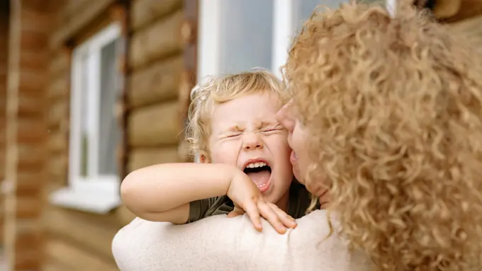 Anak Tantrum di Tempat Umum? Ini Cara Orang Tua Menghadapinya dengan Tetap Tenang Tanpa Malu Berlebihan