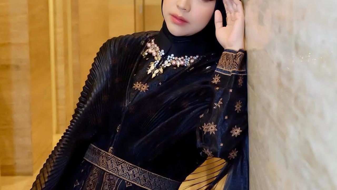 Potret Ria Ricis dengan Outfit Serba Hitam yang Elegan dan Stylish