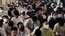 <p>Umat muslim menanti waktu pelaksanaan sholat Idul Fitri di Masjid Istiqlal, Jakarta, Senin (2/5/2022). Ribuan umat muslim melaksanakan sholat Idul Fitri 1443 H dengan penuh khidmat. (Liputan6.com/Helmi Fithriansyah)</p>