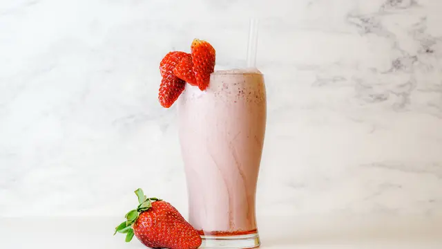 ilustrasi resep mocktail strawberry/unsplash