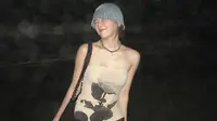 Sederet Gaya Seulgi Red Velvet Liburan di Bali, Cuek Ngipas Jagung Bakar