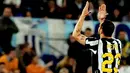 Winger Juventus Simone Pepe berselebrasi usai mencetak gol tunggal kemenangan atas Lazio pada lanjutan Serie A di Stadio Olimpico, Roma, 2 Mei 2011.AFP PHOTO/TIZIANA FABI