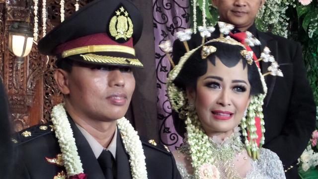 Petinggi Polisi Banjiri Resepsi Pernikahan Uut Permatasari