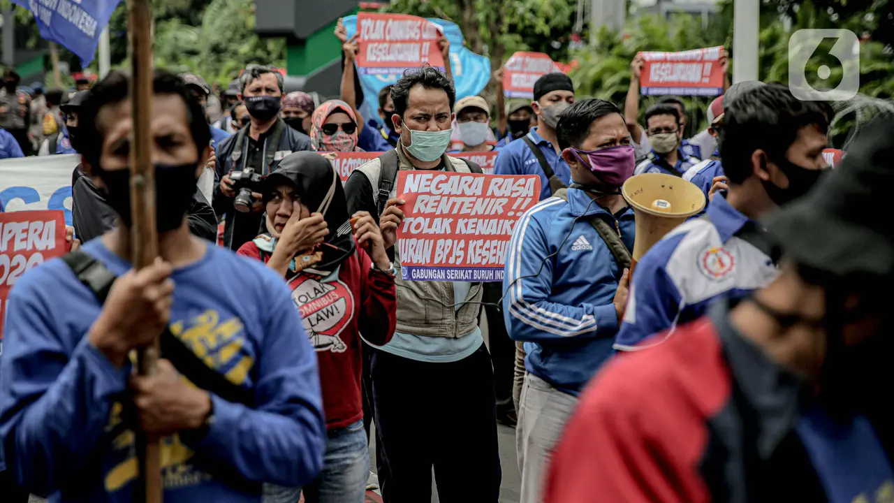 Demo Tolak Omnibus Law di Gerbang Pemuda