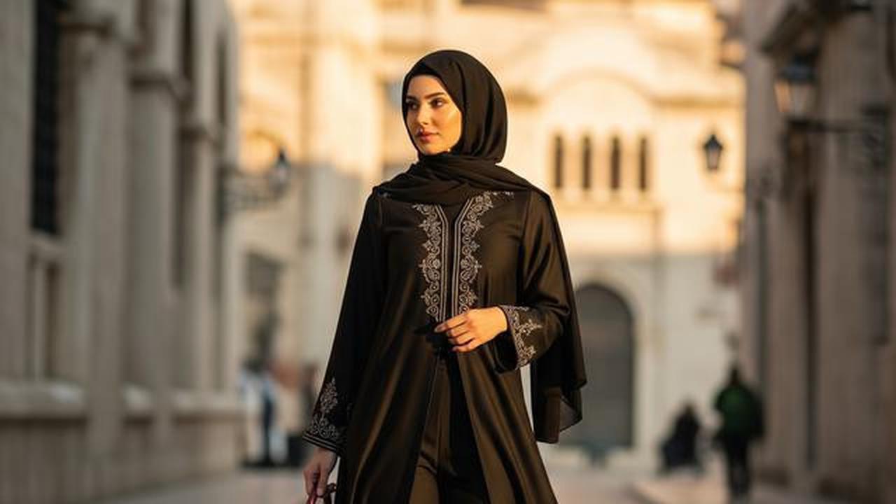 7 Model Abaya Simple tapi Terlihat Glamor, Cocok untuk Acara Resmi dan Sehari-Hari