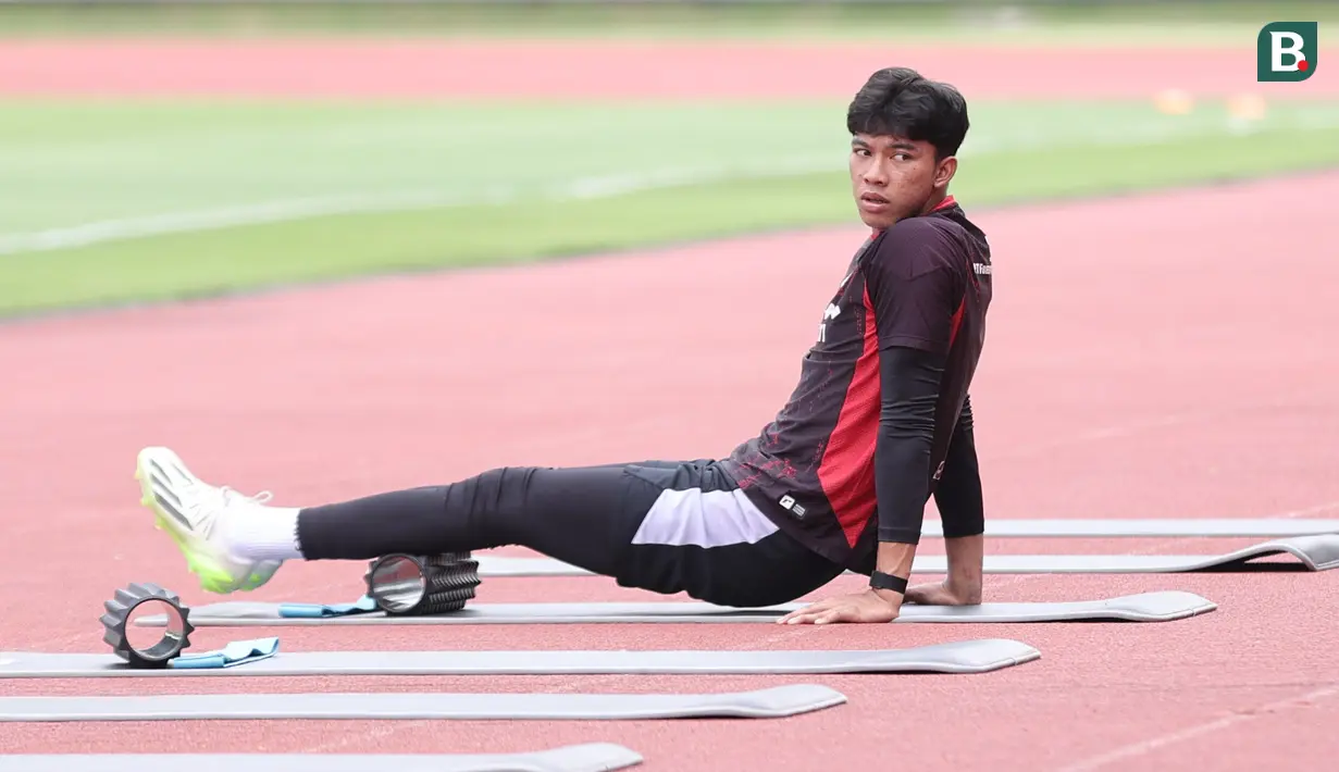 Para pemain Timnas Indonesia U-22 menjalani latihan di Stadion Madya, Senayan, Jakarta, Rabu (26/11/2025) jelang keberangkatan ke SEA Games 2025.