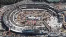 Foto udara menunjukkan pembangunan Stadion Nasional Jepang untuk upacara pembukaan dan penutupan Olimpiade 2020 di Tokyo pada 26 September 2017. Pembangunan stadion ini diperkirakan akan berakhir pada bulan Mei 2019. (AFP Photo/Jiji Press/Jepang Out)