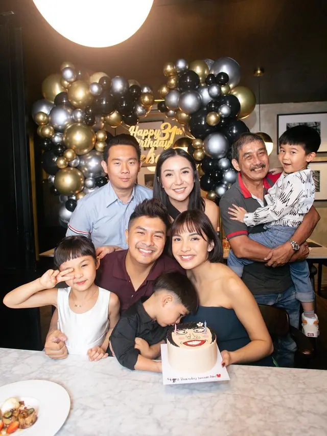 Perayaan ulang tahun Chelsea Olivia ke-31. (Foto: Instagram/chelseaoliviaa)