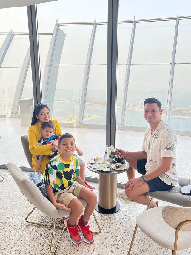 Titi Kamal dan Christian Sugiono