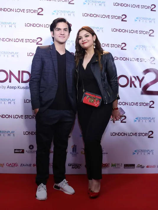 "Dia baik banget, sangat pengertian, selalu ada buat semua teman-temannya. Dia juga bekerja keras itu yang Dira lihat. Di mata Dira dia orang yang sangat hardworking. Dira yakin banget ke depannya dia bakal jadi orang yang sangat sukses," pungkasnya.