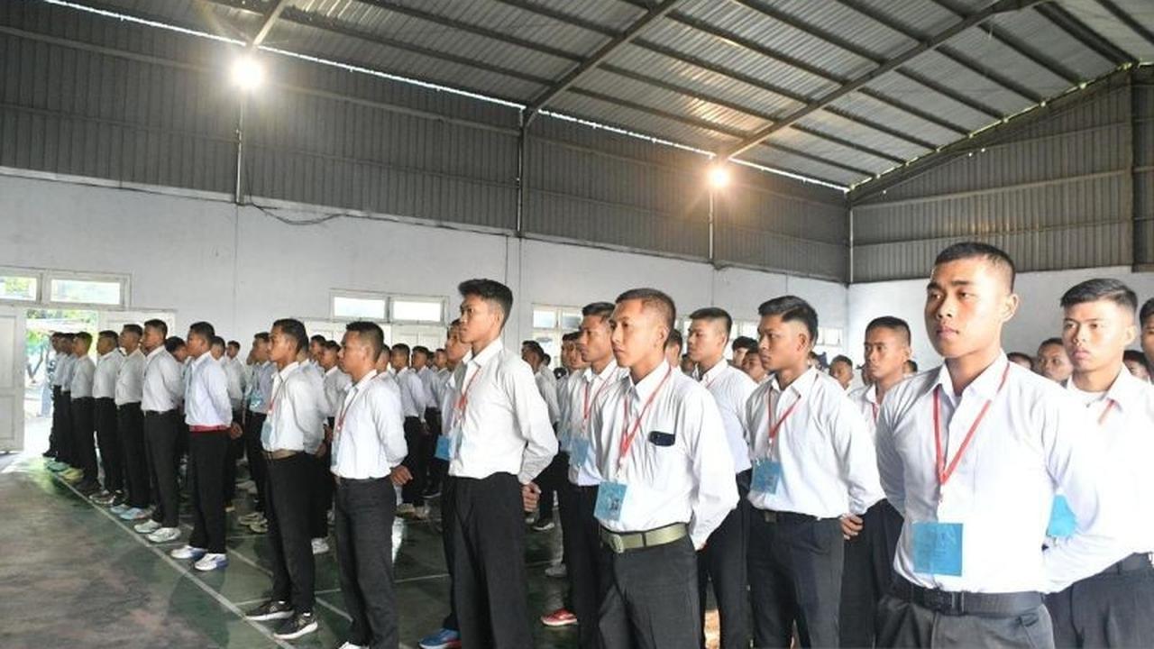 Calon Prajurit Tanda Tangan Pakta Integritas TNI AL Banyuwangi, Danlanal Tegaskan Seleksi Transparan