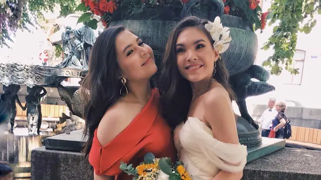 7 Momen Olivia Jensen Bersama Kembarannya, Kompak Abis