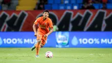 Pemain Borneo FC, Muhammad Alfharezzi Buffon menguasai bola saat menghadapi Madura United pada laga leg kedua semifinal Championship Series BRI Liga 1 2023/2024 di Stadion Batakan, Balikpapan, Kalimantan Timur, Minggu (19/5/2024). (Bola.com/Bagaskara Lazuardi)