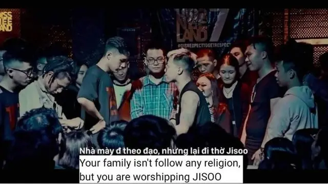 Salah satu adegan dalam video (© koreaboo.com via Kapanlagi.com)