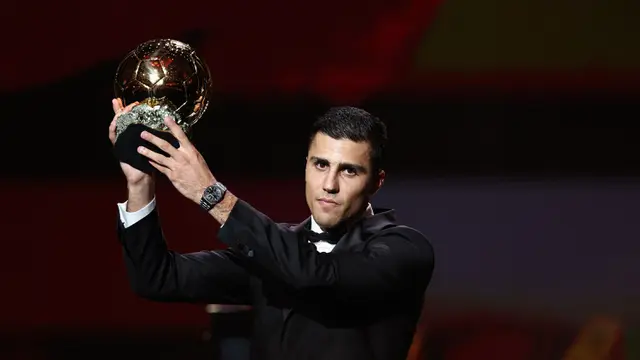 Singkirkan Dua Pemain Madrid, Rodri Raih Gelar Ballon d'Or