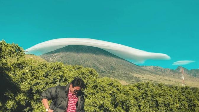 Mengabadika Fenomena Alam Gunung Rinjani (dok. Instagram@zilmizola/https://www.instagram.com/p/B0A5WZxArkk//Devita Nur Azizah)