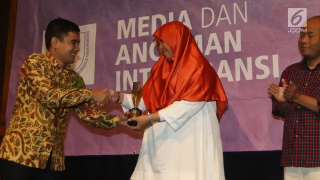 PHOTO: Rayakan HUT Ke - 23, AJI Berikan Tasrif Award Kepada Aktivis