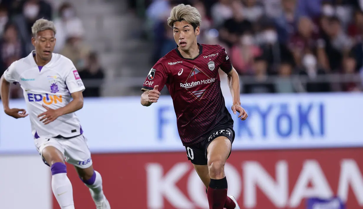 Yuya Osako dan Anderson Lopes sama-sama selalu tampil dalam seluruh 30 laga bersama klubnya masing-masing. Yuya Osako mencetak 20 gol untuk Vissel Kobe setelah tampil dalam 2469 menit, sementara Anderson Lopes mencetak 19 golnya bersama Yokohama F Marinos dalam 2495 menit. keduanya sama-sama memiliki rasio gol 0,7 gol per laga (90 menit). (J.LEAGUE)