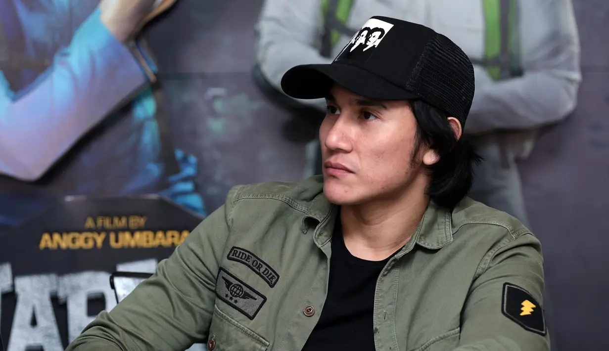 "Saya belum nonton, tapi kalau saya ingat-ingat banyak surprisenya. Dua kali lipat lah (lucunya)," tukas Vino. (Deki Prayoga/Bintang.com)