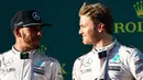 Lewis Hamilton (kiri) kembali terlibat insiden dengan rekan setimnya di Mercedes, Nico Rosberg, di GP Austria. (Bola.com/Twitter/F1)