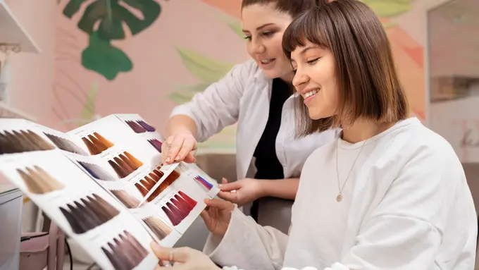 Tips Memilih Warna Rambut Sesuai Personal Color agar Penampilan Makin Standout (photo by freepik.com)