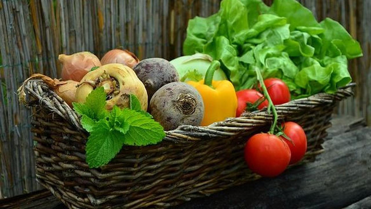 5. Skincare kulit lebih penting dari makanan sehat