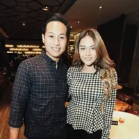 Pacar Aurel calon pilot, begini gaya Rabbani Zaki saat ada di dalam pesawat. 