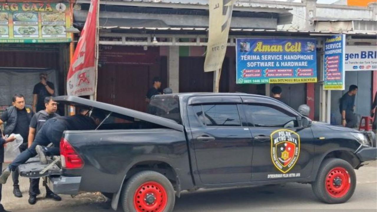 Polisi Tangkap 2 Orang Terduga Pelaku Pembunuhan Karyawan Ayam Geprek yang Mayatnya Disimpan di Freezer tanpa Tangan dan Kaki