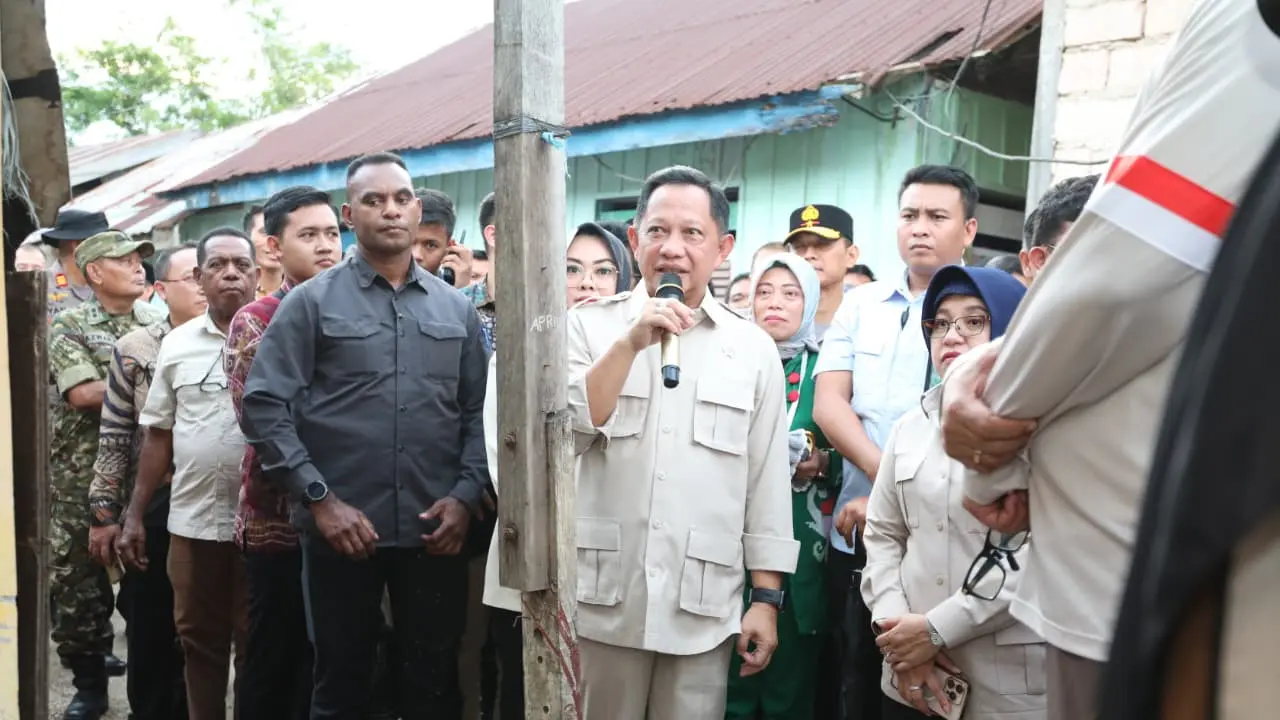 Menteri Dalam Negeri (Mendagri) Muhammad Tito Karnavian saat meninjau lokasi Bantuan Stimulan Perumahan Swadaya (BSPS) di Kota Kendari, Sulawesi Tenggara, Jumat 29 Mei 2026. (Dok. Istimewa)