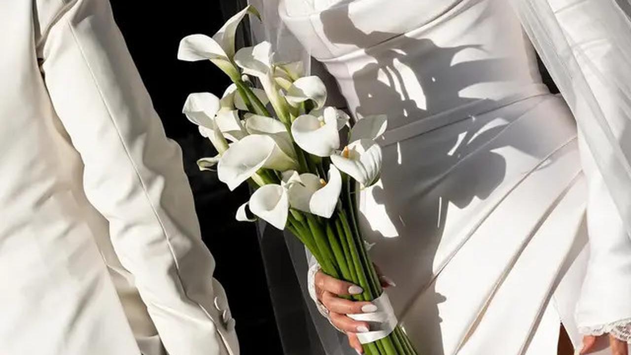 Pesona Anggun Amanda Rawles Menikah di Australia, Berbalut Gaun Pengantin Modern Klasik Karya Hian Tjen