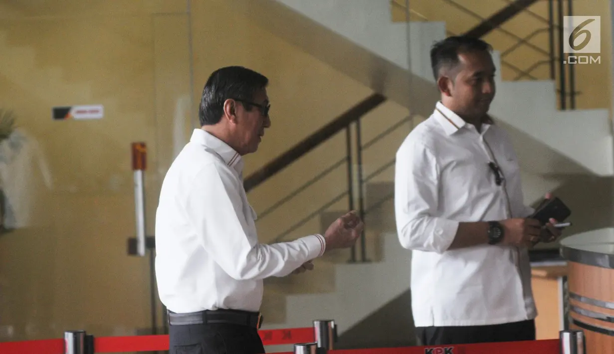 Menkumham Yasonna Hamonangan Laoly memenuhi panggilan penyidik di gedung KPK, Jakarta, Senin (2/7).  Yasonna diperiksa sebagai saksi dua tersangka Irvanto Hendra Pambudi Cahyo dan mantan bos PT. Gunung Agung, Made Oka Masagung. (Merdeka.com/Dwi Narwoko)
