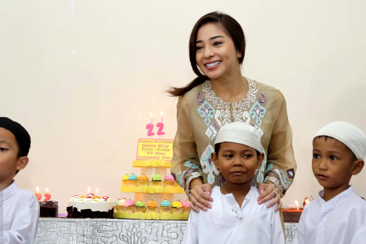 20160629-Nikita Willy Rayakan Ulang Tahun di Panti Asuhan-Bekasi