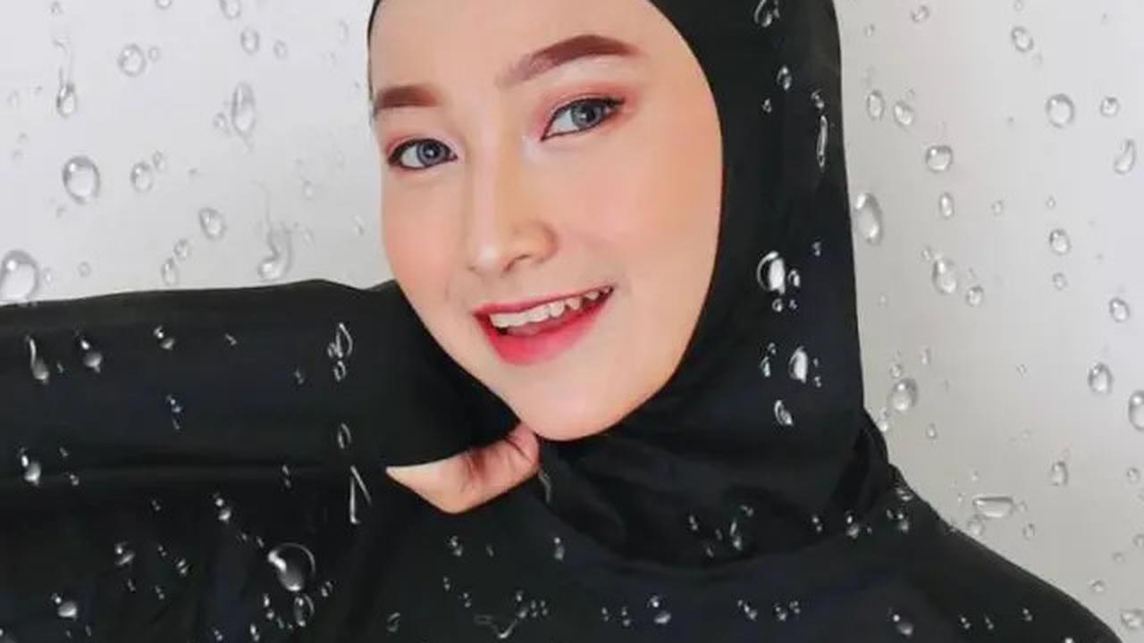 8 Pilihan Model Jilbab Instan Syar'i yang Sedang Tren pada 2025, Simpel tapi Elegan