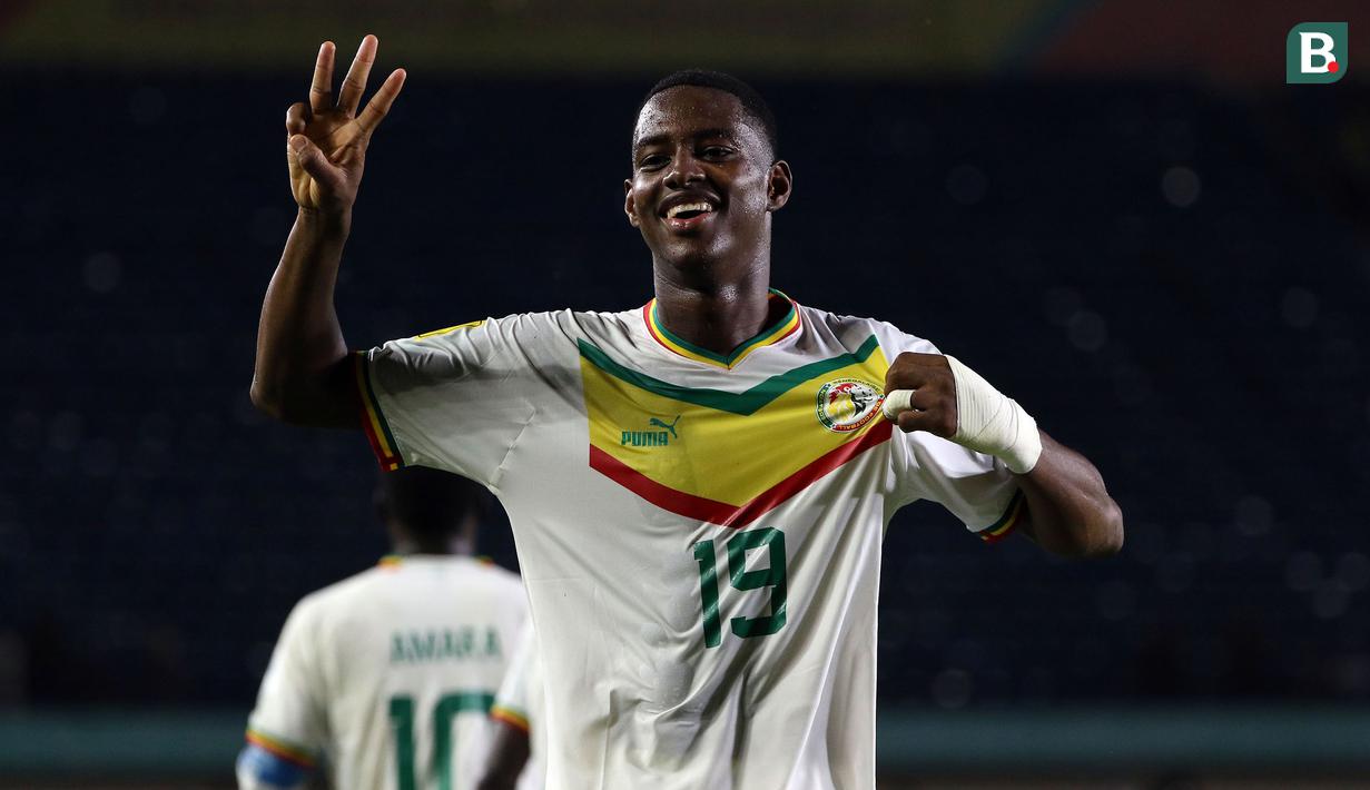 Idrissa Gueye total mencetak 3 gol bagi Timnas Senegal U-17 dari tiga laga di Grup D. Ketiga gol dicetaknya saat menang 4-1 atas Polandia pada matchday kedua. (Bola.com/Ikhwan Yanuar)