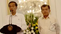 Presiden Joko Widodo bersama Wakil Presiden Jusuf Kalla dan Mensesneg Pratikno saat akan memberikan keterangan pers terkait KPK dan Polri di Istana Negara, Jakarta, Rabu (18/2/2015). (Liputan6/Faizal Fanani)