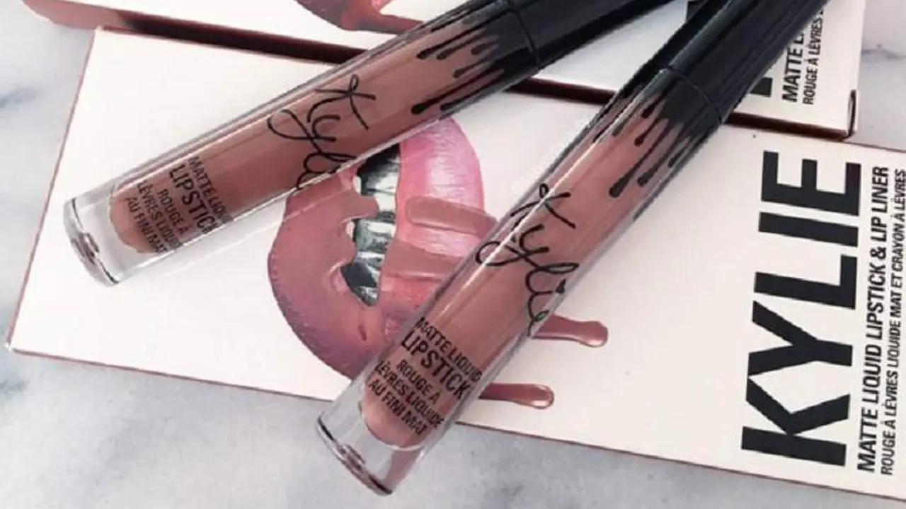 [Bintang] Pakai Lipstik Kylie Jenner Palsu, Kisah Mengenaskan Cewek Ini Bikin Kamu Lebih Hati-hati!