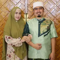 April Jasmine dan Ustaz Solmed (Instagram/apriljasmine85)
