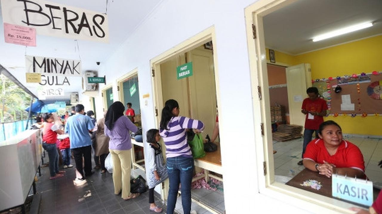 Antusiasme warga borong sembako di pasar murah Yayasan Hati Suci