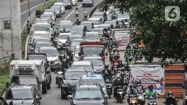 Kemacetan di Jalan Kapten Tendean Akibat Proyek Galian Utilitas