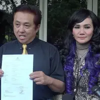 Nina Wang melaporkan Dodhy eks Kangen Band ke Polda Metro Jaya.