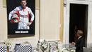 Pebalap Mercedes GP, Nico Rosberg, turut hadir memberikan penghormatan terakhir kepada Jules Bianchi. (AP Photo/Lionel Cironneau)