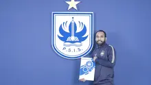 Gelandang baru PSIS Semarang, Nerius Alom usai menandatangani kontrak di musim 2021-2022. (Dok PSIS)